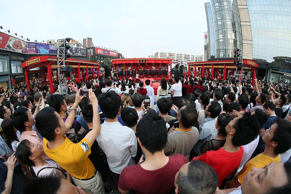 五一小長假 百信廣場重現(xiàn)傳統(tǒng)“冠笄之禮”成人禮 五一小長假 百信廣場重現(xiàn)傳統(tǒng)“冠笄之禮”成人禮